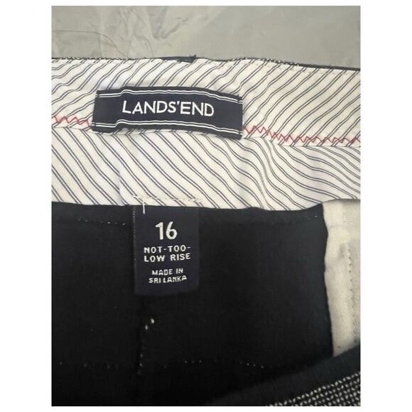 Land’s End Women’s Striped Not Too Low Rise Short Flat Front Nautical Size 16 - Picture 8 of 9